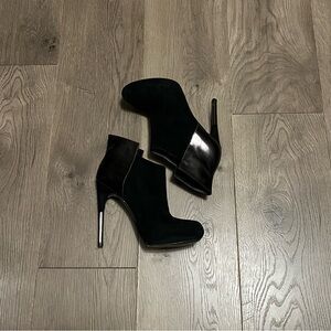 Sigerson Morrison Baladi black suede patent leather high heel booties